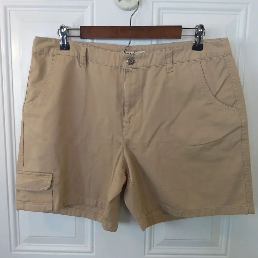 Crazy horse khaki color three pocket zippered front cargo shorts (size 14)
